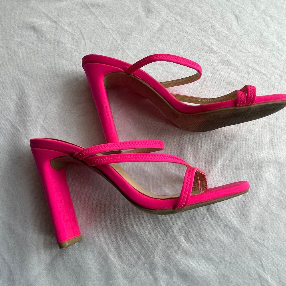 Hot Pink strappy sandals size 6 Wild Diva Barbie Spring Vacation Resort